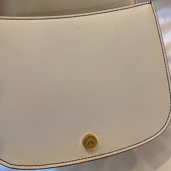 Beautiful crossbody Prada bag with gold hardware. Excellent condition - Picture 5 of 10